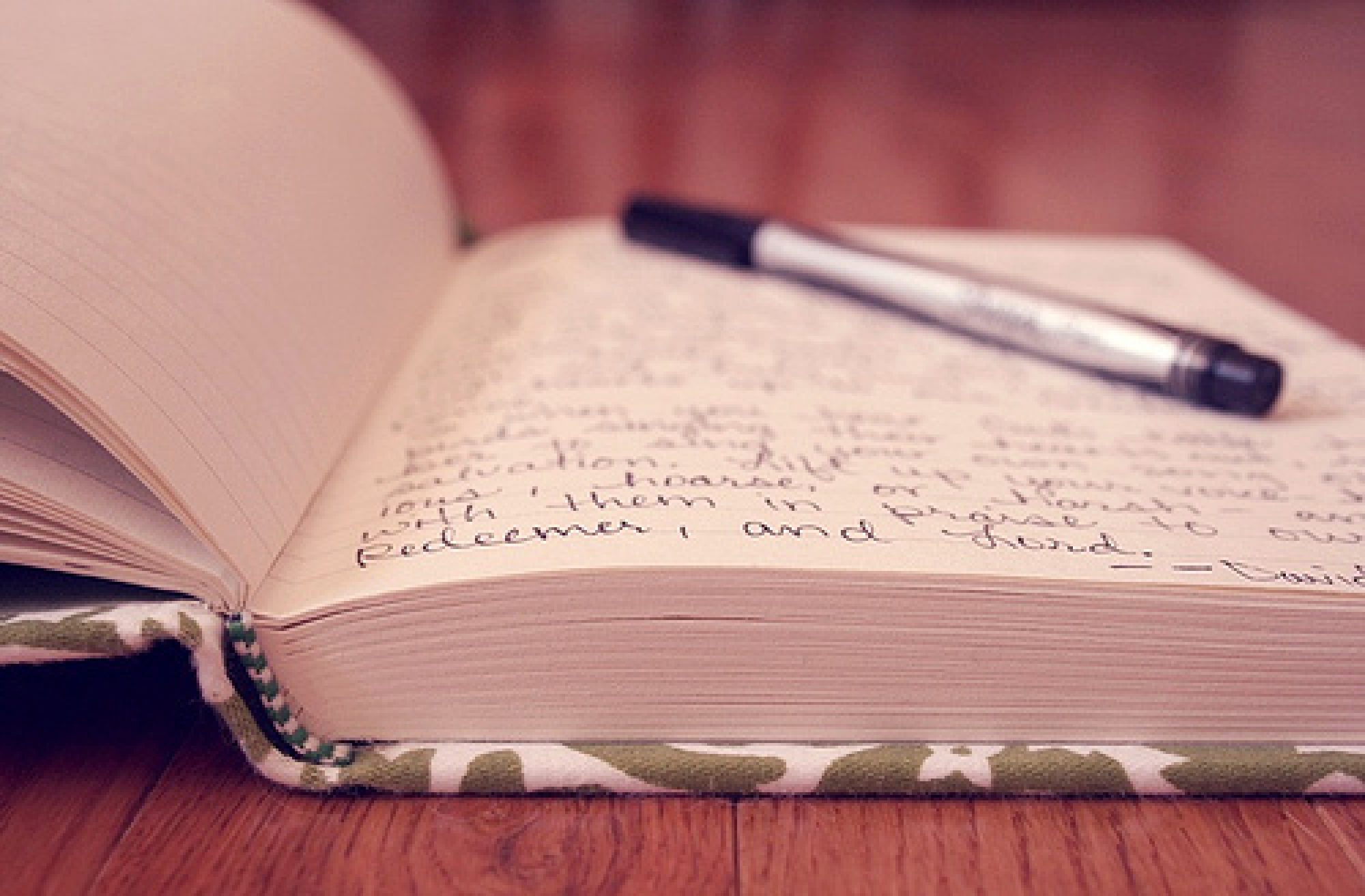 cropped-diary-notebook-pen-photo-words-favim-com-912752.jpg
